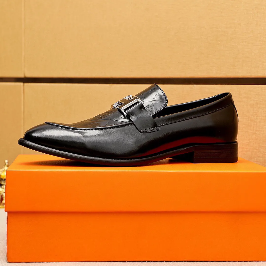 Men's shoes 💰460 💐 Product trademark: HERMES "Hermès" casual leather shoes Regular size: 39-44 (38.45.46🉑️Customized) Product materials: Selected imported first-layer open-edge beaded calfskin embossed upper + classic hardware buckle, imported water-dyed 🐂 cowhide lining. Strong three-dimensional visual effect, combined outsole Color: 1⃣️color optional